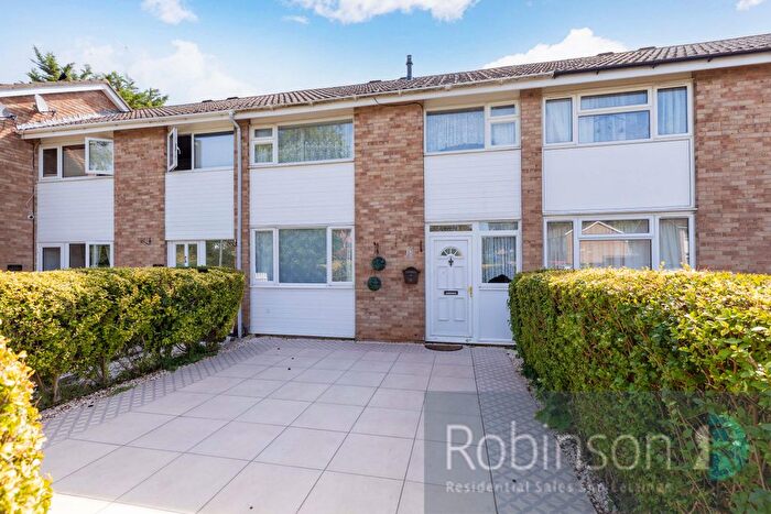 3 Bedroom Terraced House For Sale In Sunderland Road, Maidenhead, Berkshire, SL6