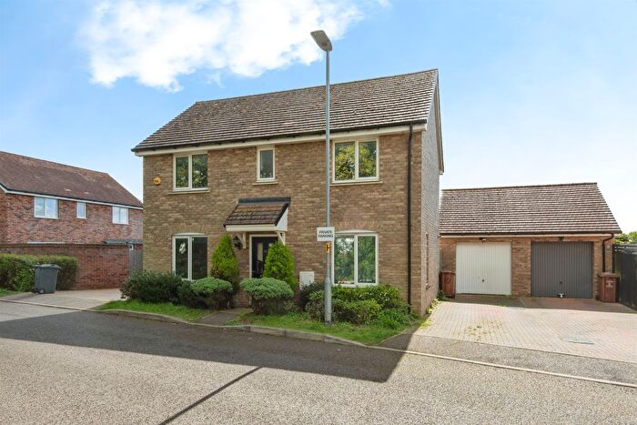 3 Bedroom Detached House For Sale In Kilner Close, Stevenage, SG1