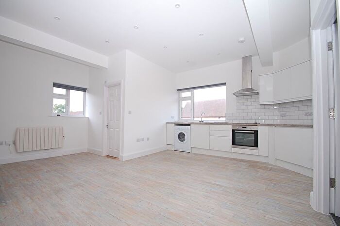 2 Bedroom Flat For Sale In The Broadway, Market Place, Chalfont St. Peter, Buckinghamshire, SL9