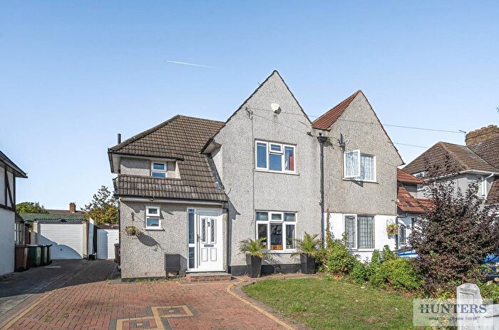 3 Bedroom Semi-detached House For Sale In Northumberland Way, Erith, DA8