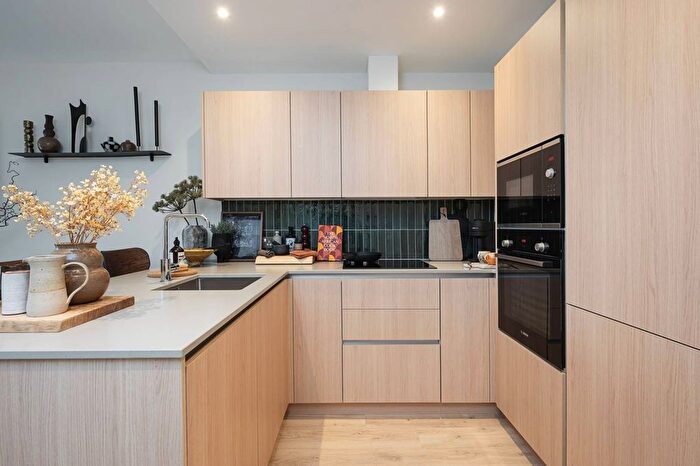 1 Bedroom Flat To Rent In Pearl Yard, Bermondsey, London, SE16