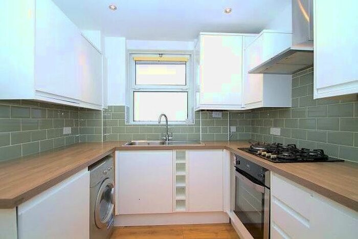 2 Bedroom Flat To Rent In Wandsworth Road, London, SW8