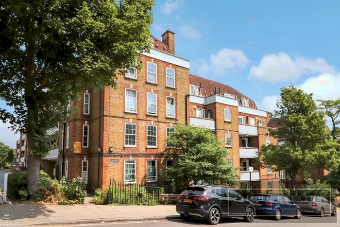 3 Bedroom Apartment To Rent In Hazellville Road, Archway, London, N19