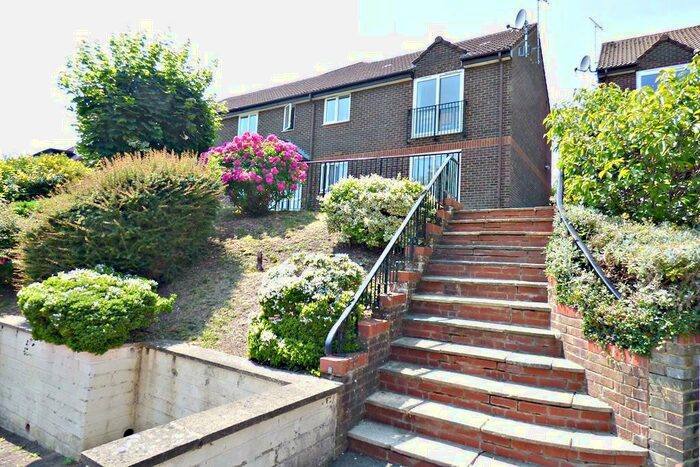 2 Bedroom Flat To Rent In Castleview Gardens, HP12