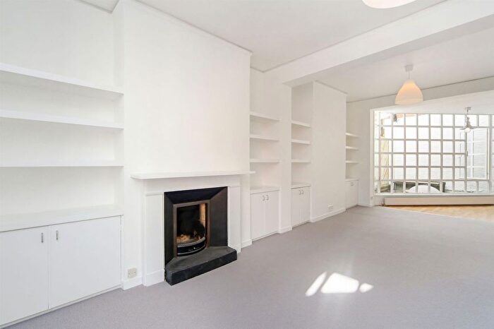 2 Bedroom Flat To Rent In Portobello Road, Notting Hill, W11