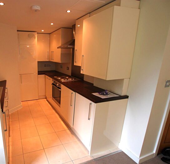 3 Bedroom Flat To Rent In Queens Park Avenue, BH8