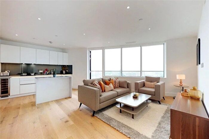 2 Bedroom Flat To Rent In Lombard Road, London, SW11