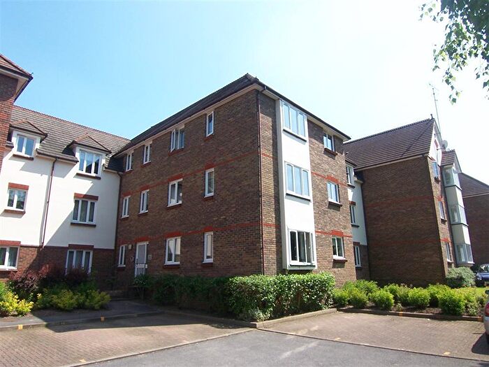 1 Bedroom Flat To Rent In Granville Place, Pinner, HA5
