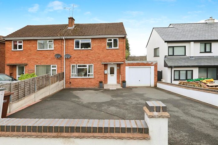 3 Bedroom Semi-Detached House For Sale In Holmwood Avenue, Kidderminster, DY11