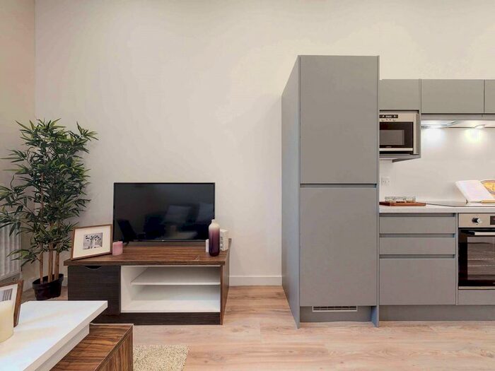 1 Bedroom Apartment To Rent In Furnival Square, Sheffield, South Yorkshire, S1