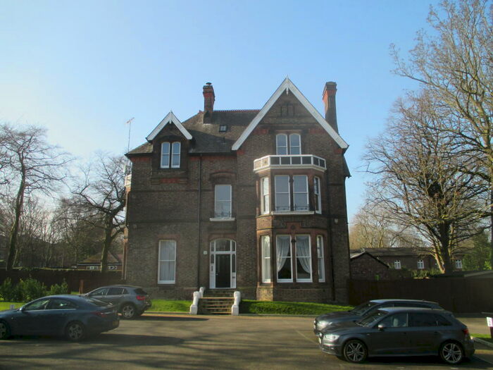 2 Bedroom Apartment To Rent In Carleton House, L18