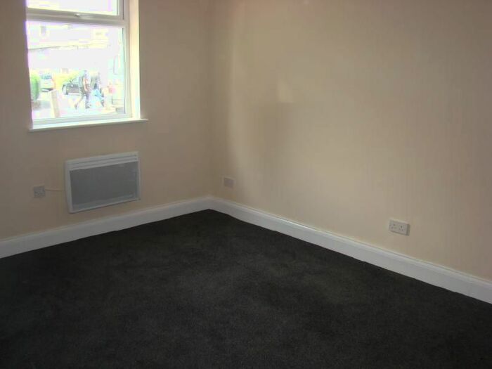 1 Bedroom Flat To Rent In East Avenue, Hayes, Middlesex, UB3