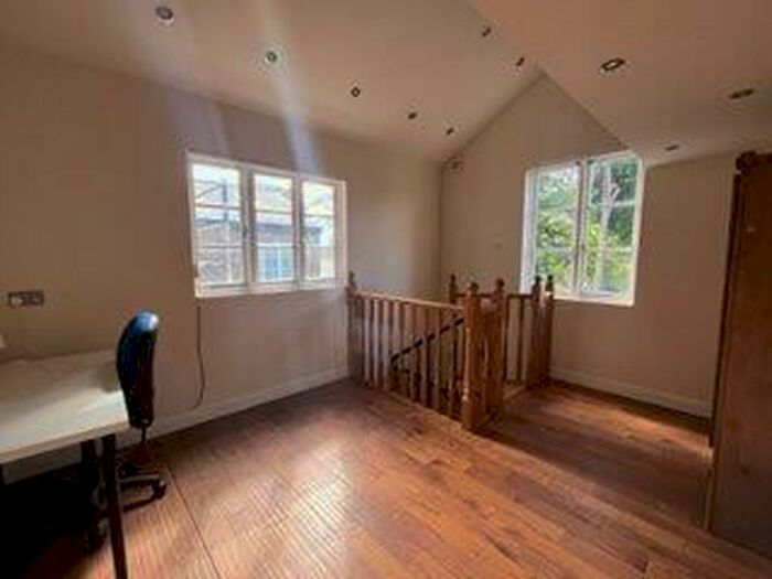 3 Bedroom House To Rent In Beech Street, L7