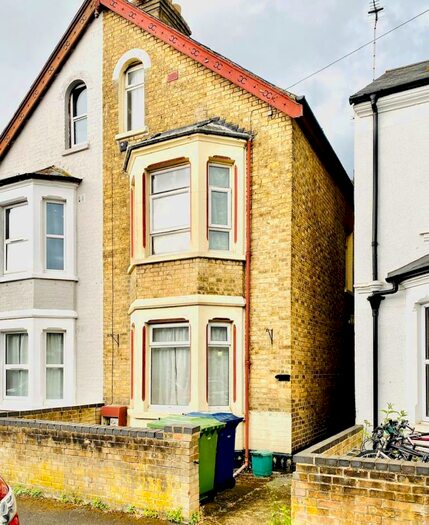 4 Bedroom Semi-Detached House To Rent In Hurst Street, Hmo Ready Sharers, OX4