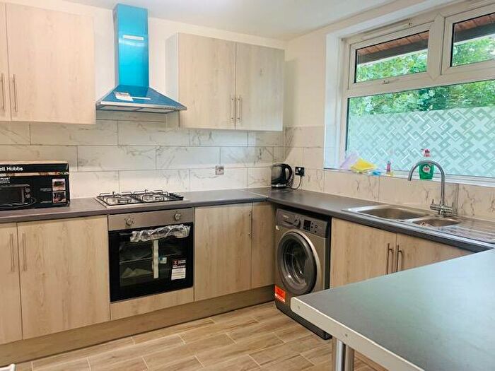 3 Bedroom Flat To Rent In Gough Walk, Tower Hamlets, London, E14