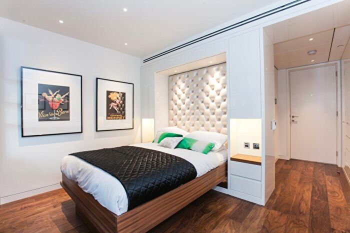 Flat To Rent In Milton Court, Moor Lane, Moorgate, London, EC2Y