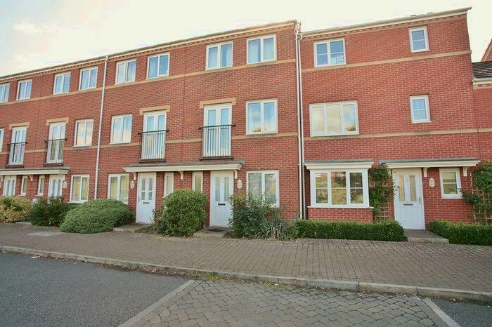 4 Bedroom Terraced House To Rent In Alma Road, Banbury, Oxon, OX16