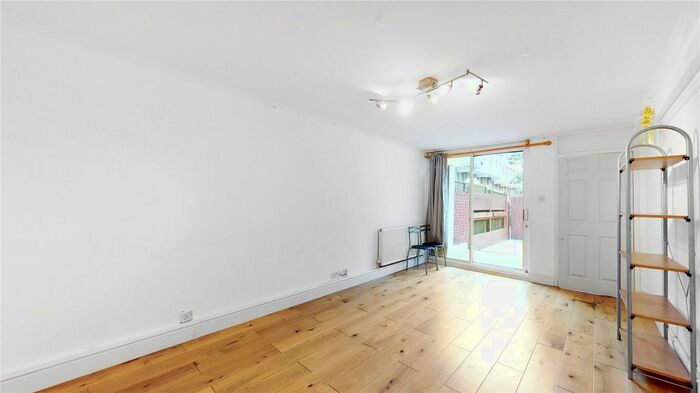 2 Bedroom Terraced House To Rent In Red House Square, Islington, London, N1