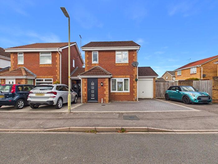 3 Bedroom Link Detached House For Sale In Highclere Road, Quedgeley, GL2