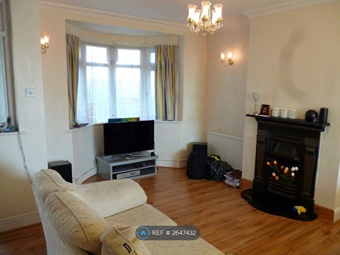 3 Bedroom End Of Terrace House To Rent In Castlewood Drive, London, SE9