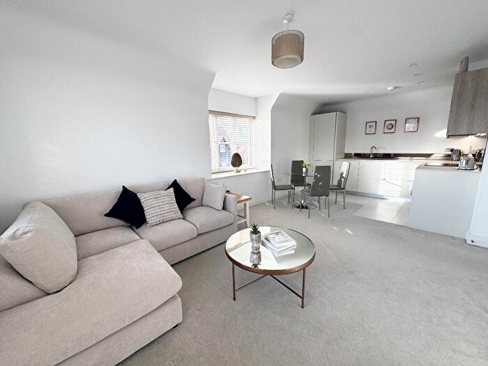 1 Bedroom Penthouse To Rent In Clematis Court, RG42