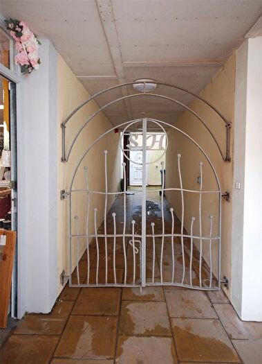 2 Bedroom Maisonette To Rent In Fore Street, Seaton, Devon, EX12
