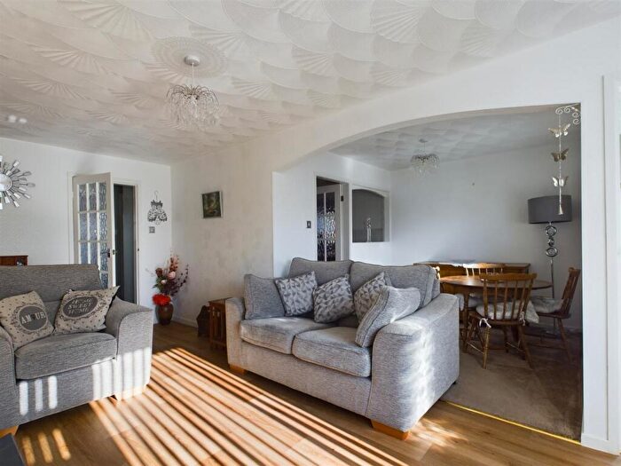 2 Bedroom Detached Bungalow For Sale In Camelot Gardens, Sutton-On-Sea, LN12