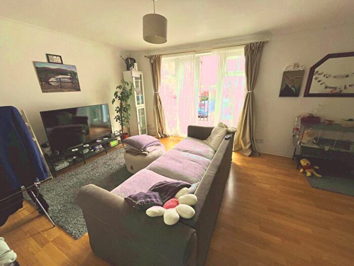 2 Bedroom Flat To Rent In Waldair Court, E16
