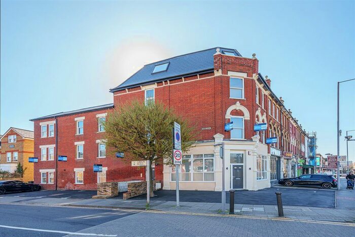 1 Bedroom Flat To Rent In Gibbon Road, Kingston Upon Thames, KT2