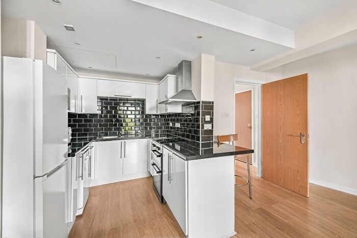 2 Bedroom Flat To Rent In Arundel Gardens, London, W11