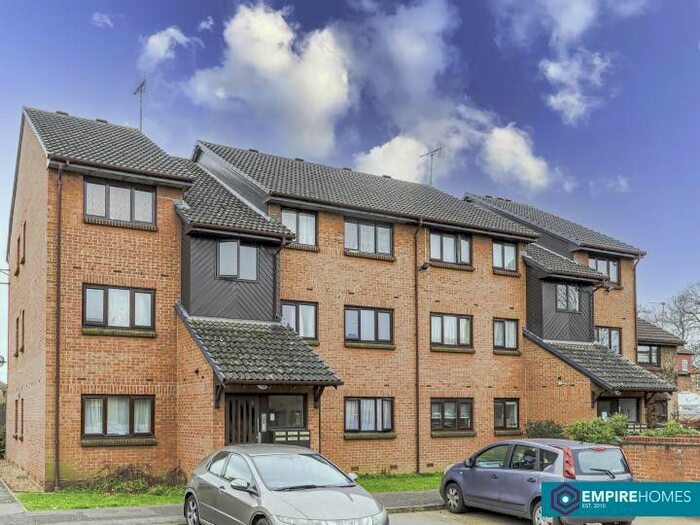 Studio To Rent In Pycroft Way, London, N9