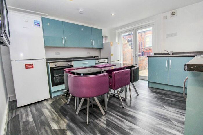 5 Bedroom Terraced House To Rent In Burley Lodge Terrace, Hyde Park, Leeds, LS6