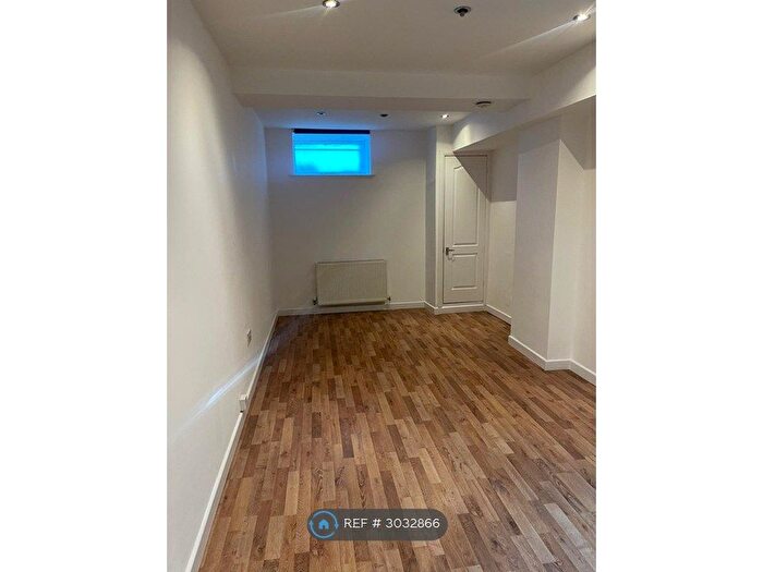 Studio To Rent In Academy Buildings, London, N1