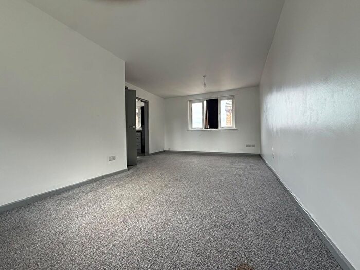 1 Bedroom Flat To Rent In Cecil Avenue, Bradford, BD7