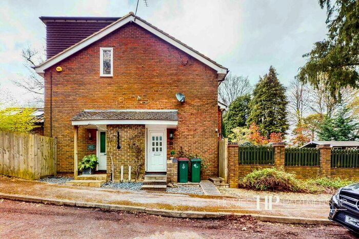 1 Bedroom Terraced House To Rent In Walton Heath, Crawley, RH10