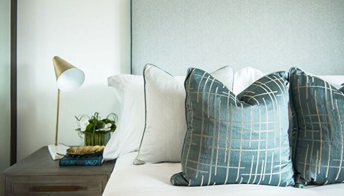 3 Bedroom Flat To Rent In Charles Clowes Walk, London, SW11