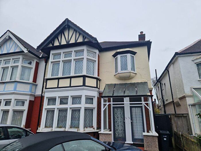 2 Bedroom Flat To Rent In Gants Hill, IG1