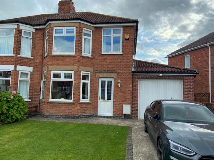 3 Bedroom Semi-Detached House To Rent In Langdale Avenue, York, YO31