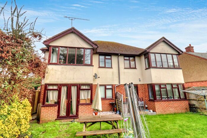 2 Bedroom Flat For Sale In Wycombe Road, Stokenchurch, HP14