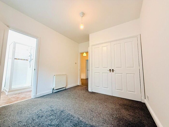 3 Bedroom Flat To Rent In Cumbernauld Road, Glasgow, G31