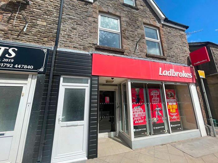 3 Bedroom Flat To Rent In Flat, High Street, Clydach, Swansea, SA6