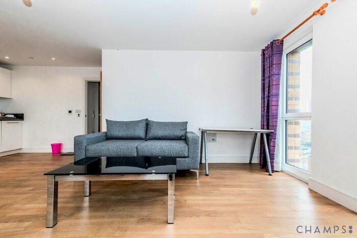 3 Bedroom Flat To Rent In Ivy Point, Hannaford Walk, E3