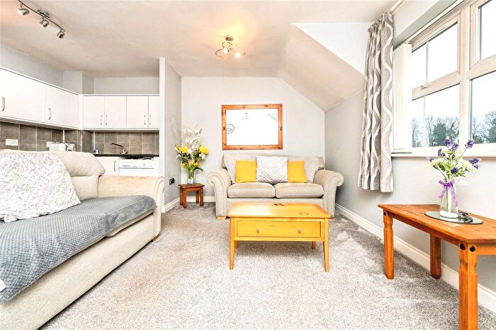 1 Bedroom Flat For Sale In Birch Meadow Close, Warwick, Warwickshire, CV34