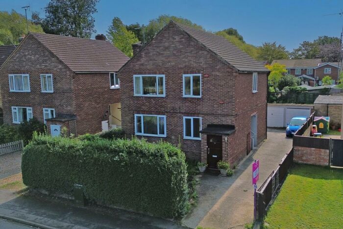 2 Bedroom Ground Maisonette To Rent In Ray Mill Road West, Maidenhead, Berkshire, SL6