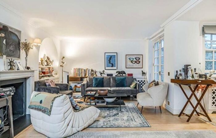 2 Bedroom Mews To Rent In Montagu Mews North, Marylebone, London, W1H