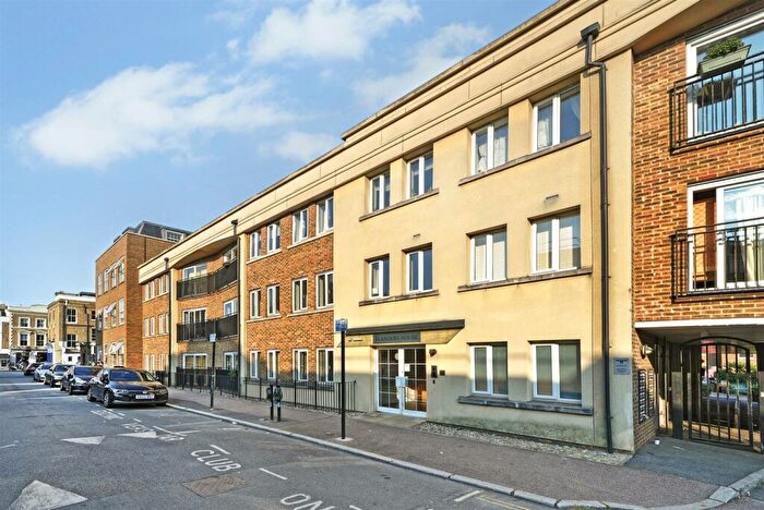 2 Bedroom Flat To Rent In Defoe Road, Stoke Newington, N16