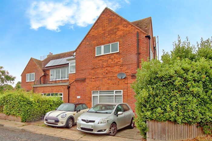 1 Bedroom Apartment For Sale In Blenheim Drive, Colchester, CO2