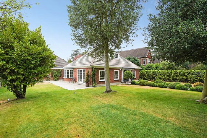 3 Bedroom House To Rent In Old Avenue, Weybridge, KT13