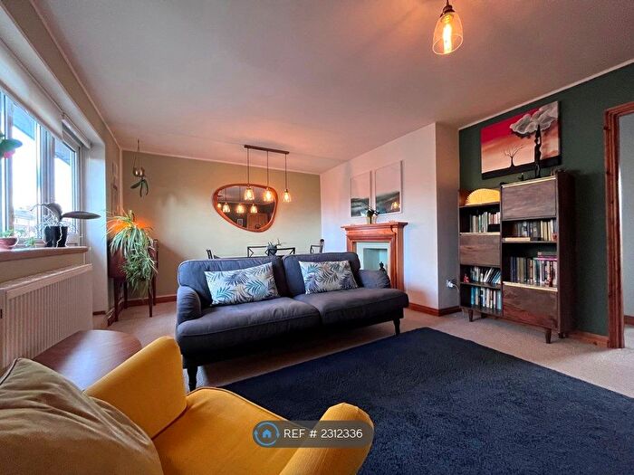 2 Bedroom Flat To Rent In Waddington Road, London, E15