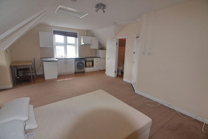 1 Bedroom Terraced House To Rent In High Road Leytonstone, London, E11